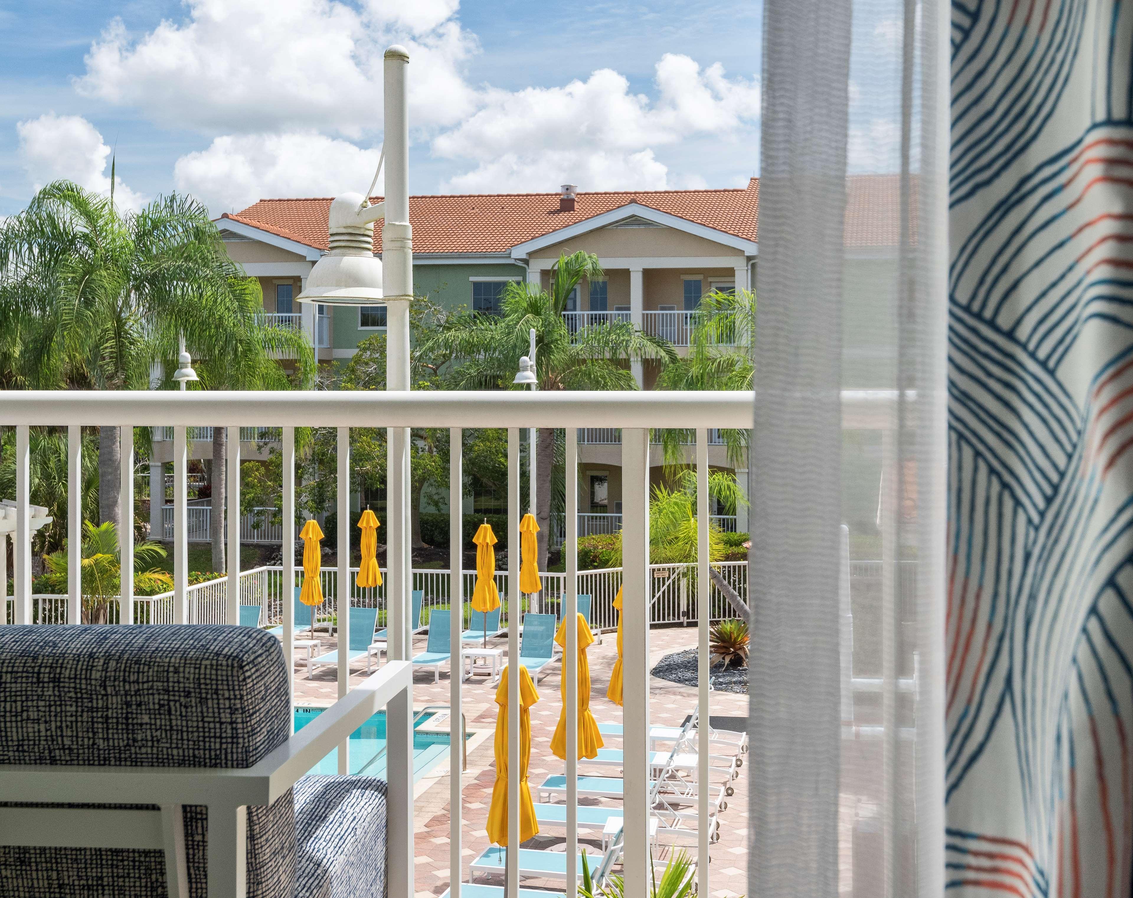 Doubletree Suites By Hilton Naples Naples Park Eksteriør billede